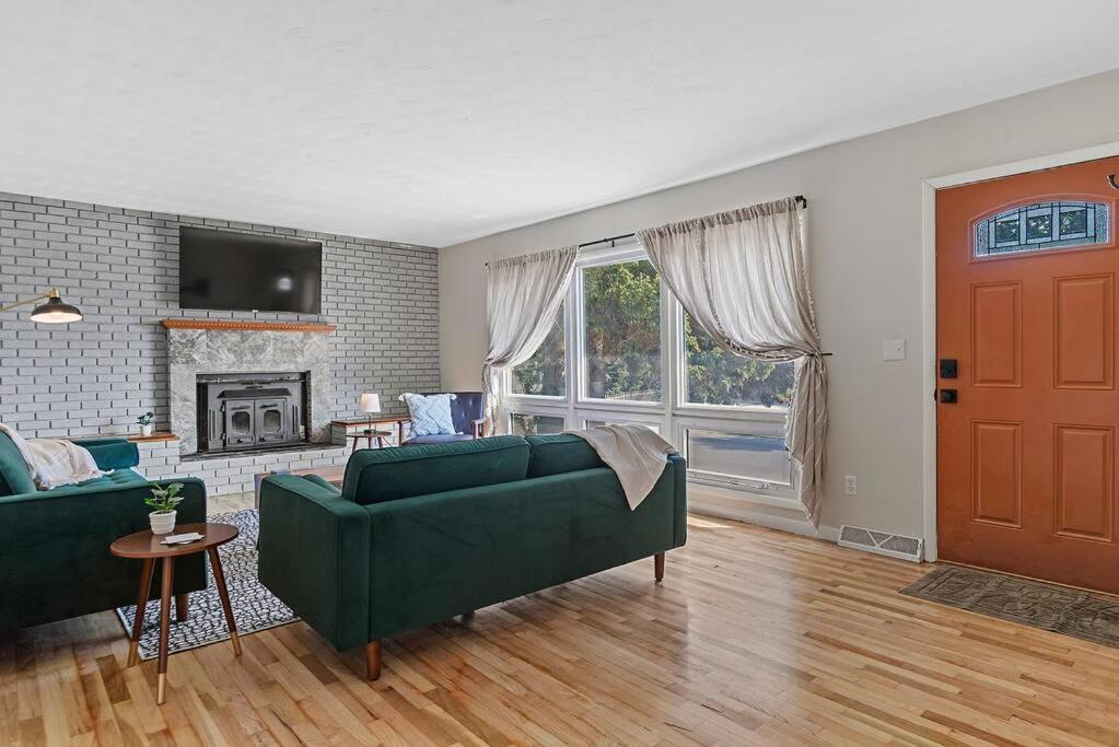 Roomy 5 Bed 3 Bath Fire Place Large Outdoor Space Rapid City Bagian luar foto
