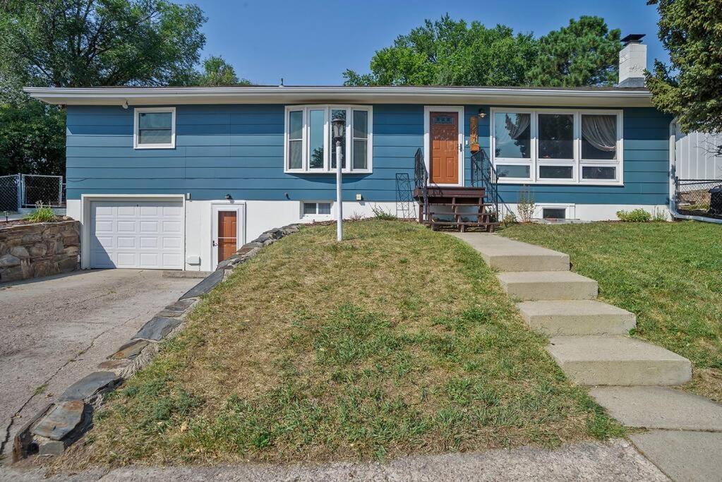 Roomy 5 Bed 3 Bath Fire Place Large Outdoor Space Rapid City Bagian luar foto