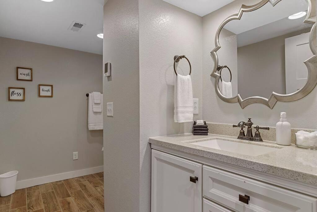 Roomy 5 Bed 3 Bath Fire Place Large Outdoor Space Rapid City Bagian luar foto